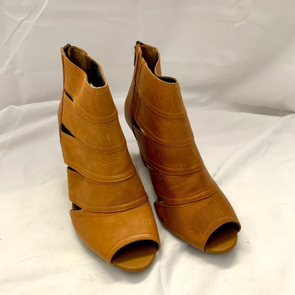 Kenneth Cole Reaction Wedge Booties
